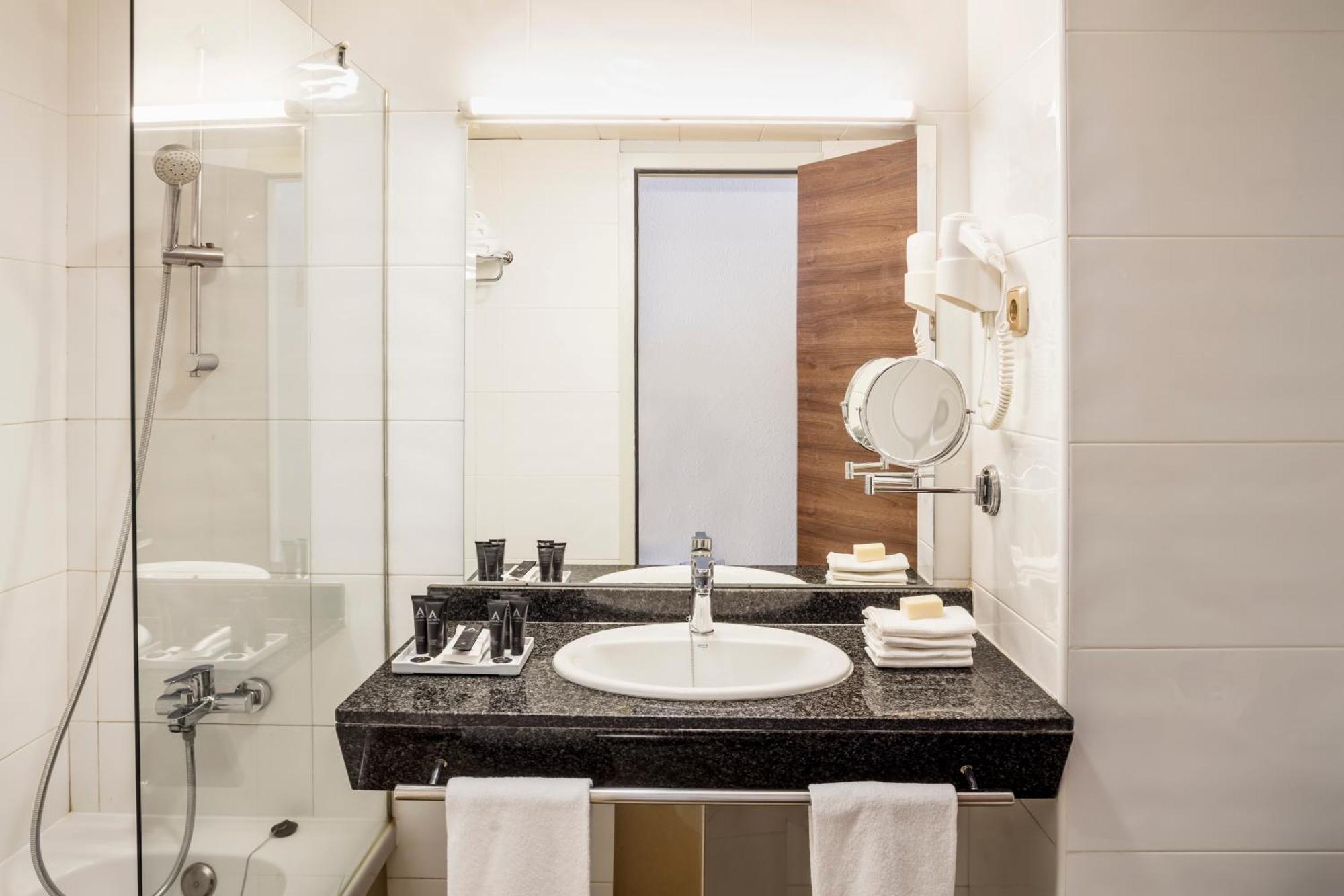 Premium Triple Room,1436630293:JPEG